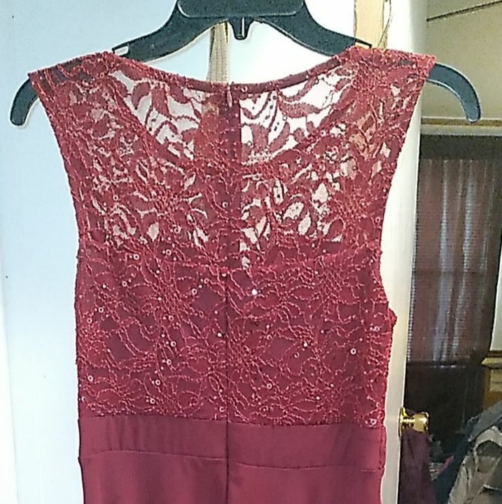 A dress - Picture 3 of 7